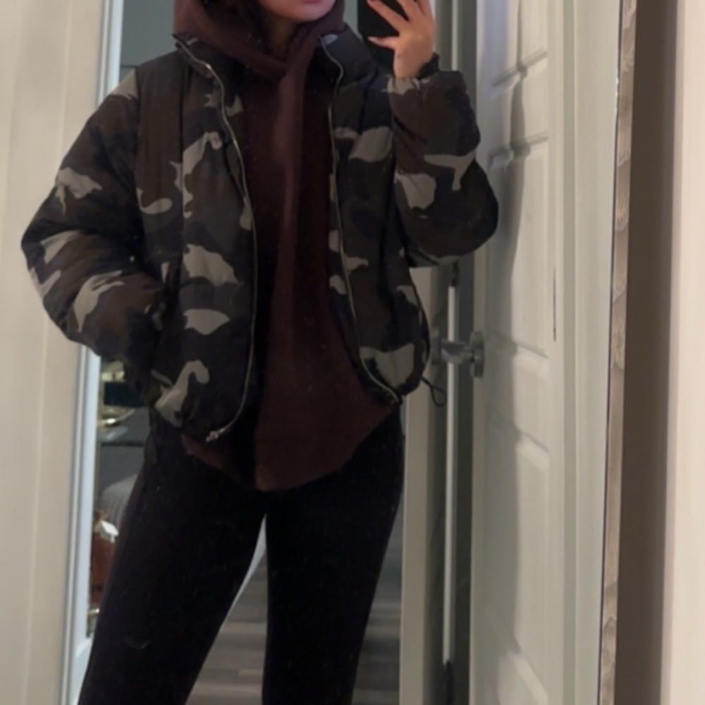 H&M Gray and Cream Patterned puffer bomber Jacket